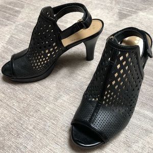 Black Leather Naturalizer Sandal - Great Condition